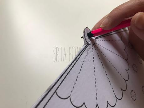DIY: cómo hacer un abanico de cartón reciclado.