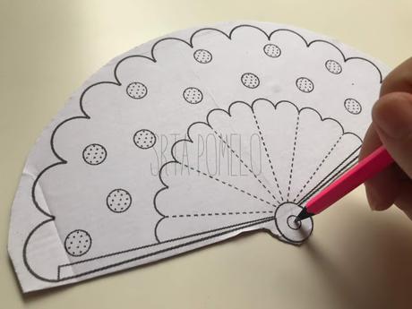 DIY: cómo hacer un abanico de cartón reciclado.