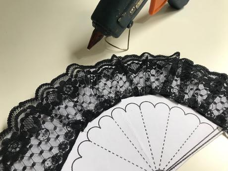 DIY: cómo hacer un abanico de cartón reciclado.