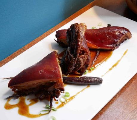 Manduka, un viaje por Asia con Albert Ortiz.