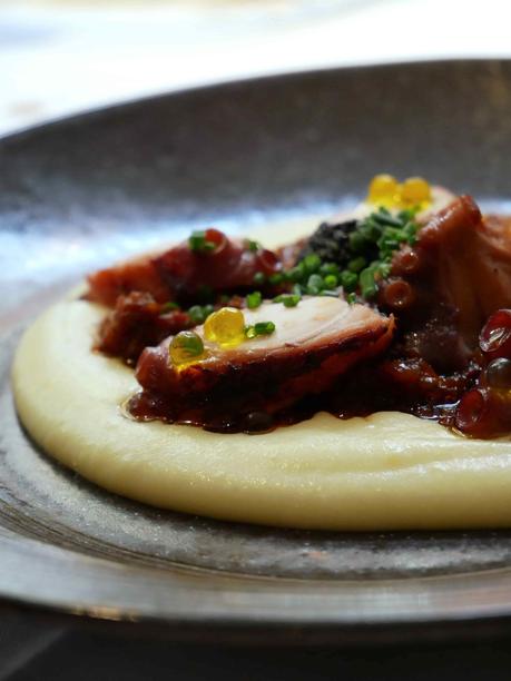 Manduka, un viaje por Asia con Albert Ortiz.