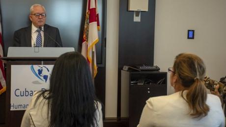 Médicos cubanos que trabajaron en Brasil presentan demanda millonaria