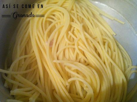 Espaguetis a la crema de mostaza