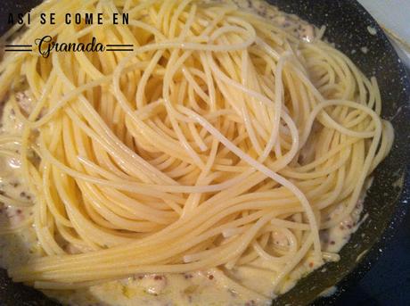 Espaguetis a la crema de mostaza