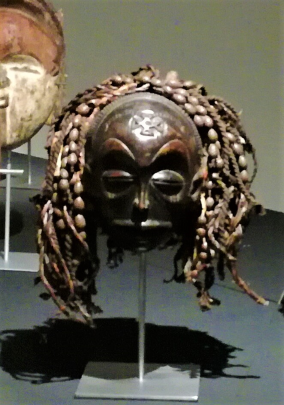 Objetos de fuerza y poder del golfo de Guinea. Esculturas, máscaras, relicarios e instrumentos musicales.