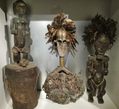 Objetos de fuerza y poder del golfo de Guinea. Esculturas, máscaras, relicarios e instrumentos musicales.