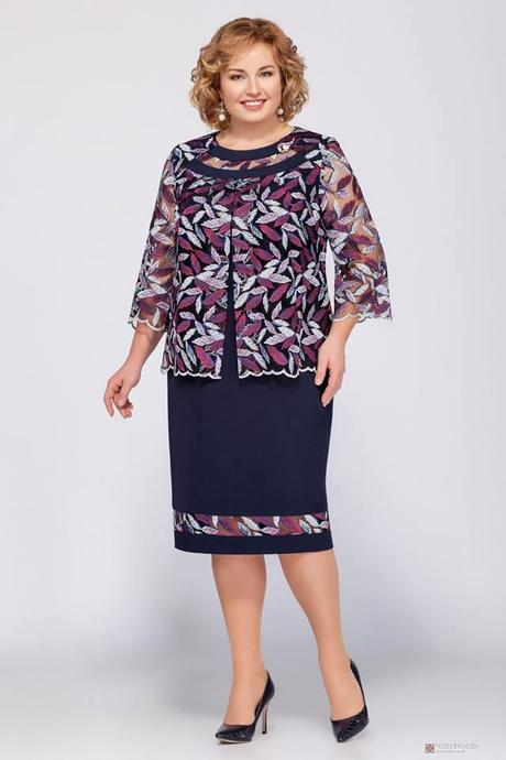 La imagen puede contener: 1 persona, sonriendo, de pie