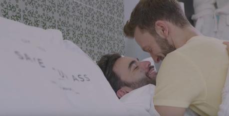 “Save your ass”: esta cadena de hoteles ha creado unas almohadas para luchar contra el SIDA