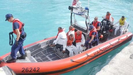 Pescadores rescatan a seis cubanos que naufragaron al este de Bahamas
