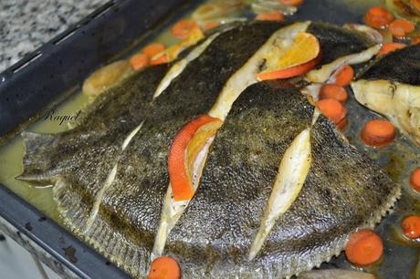 Rodaballo al horno con vino y mandarinas