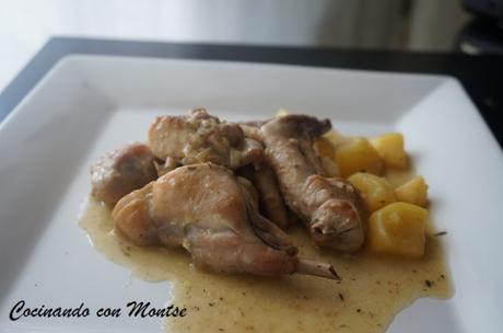 Conejo guisado al ajillo con patatas Conejo guisado al ajillo con patatas