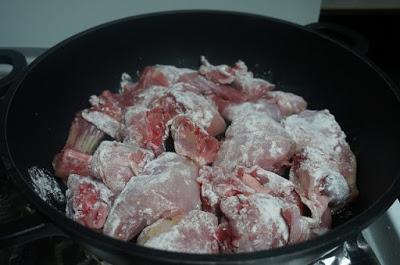 Conejo guisado al ajillo con patatas Conejo guisado al ajillo con patatas