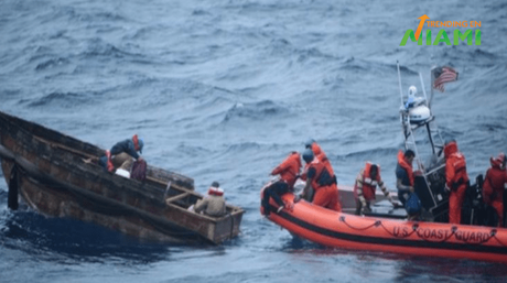 Rescatan a 6 balseros cubanos en peligro de morir ahogados