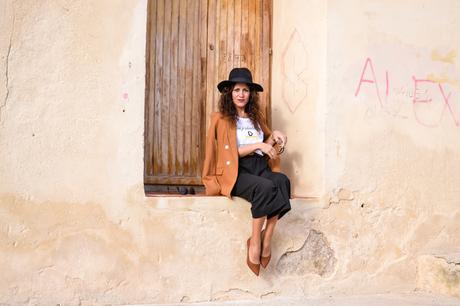 TIRA P´ALANTE, NO? O MONTAMOS UNA MESA... IA ESTA!!