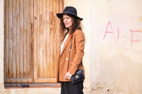 TIRA P´ALANTE, NO? O MONTAMOS UNA MESA... IA ESTA!!