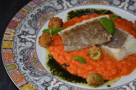 Bacalao con crema de pisto y aceitunas