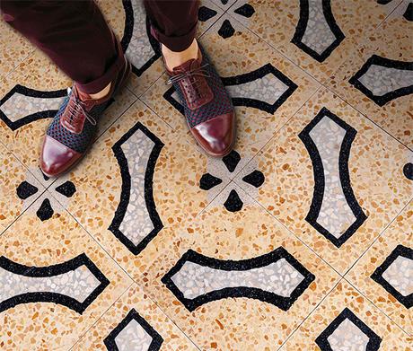 Sucumbe a los materiales y al recuerdo.  El Terrazo