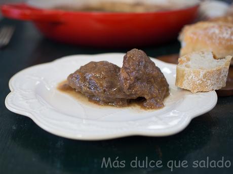 Cómo hacer Carrilladas al vino tinto en cazuela, olla express y slow cooker. Receta de Navidad