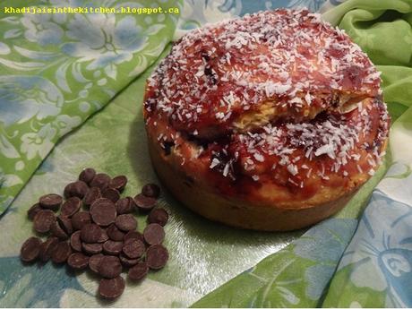 GÂTEAU AU CHOCOLAT ET AUX CANNEBERGES SÈCHES / CHOCOLATE AND DRIED CRANBERRIES CAKE / BIZCOCHO DE CHOCOLATE Y ARÁNDANOS SECOS / كيك الشوكولاتة و التوت البري المجفف