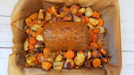 Rollo de carne vegano de soja texturizada, batata y mijo