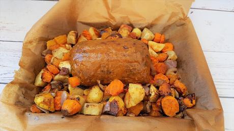 Rollo de carne vegano de soja texturizada, batata y mijo