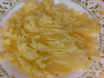 PURÉ DE PATATAS CON AOVE LEGADO, HABITAS BABY, JAMÓN Y HUEVO DE CODORNIZ PURÉ DE PATATAS CON AOVE LEGADO, HABITAS BABY, JAMÓN Y HUEVO DE CODORNIZ