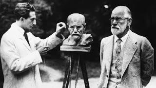Sigmund Freud en Todos somos sospechosos