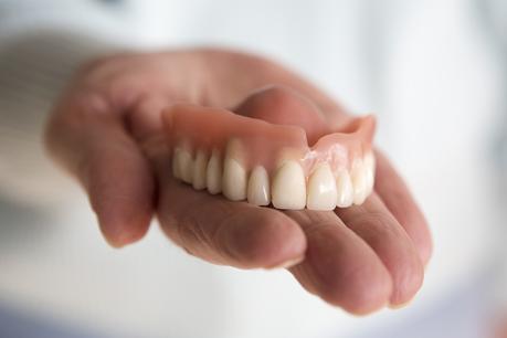 2 Types of Dentures and How to Find the Right Fit