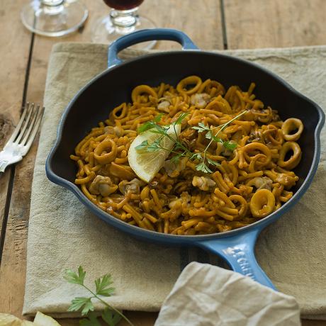 FIDEUA DE CALAMARES Y BERBERECHOS