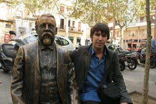 Estatuas literarias barcelonesas en el Laberint de Wonderland Estatuas literarias barcelonesas en el Laberint de Wonderland