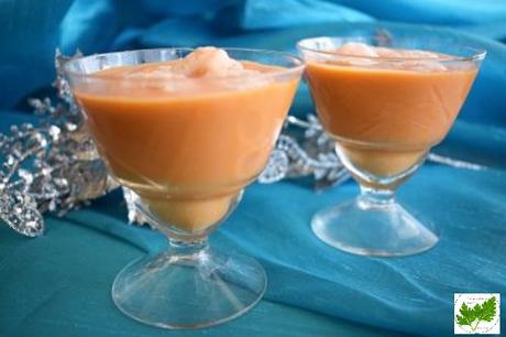 Salmorejo de Tomates, Mango y Gambas. Aperitivo Salmorejo de Tomates, Mango y Gambas. Aperitivo