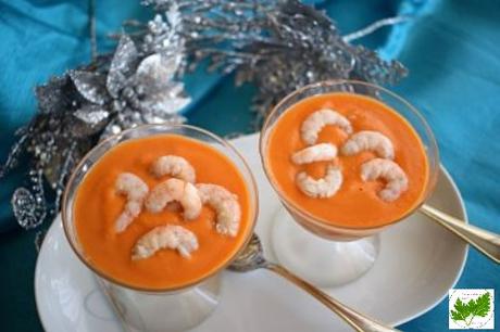 Salmorejo de Tomates, Mango y Gambas. Aperitivo Salmorejo de Tomates, Mango y Gambas. Aperitivo