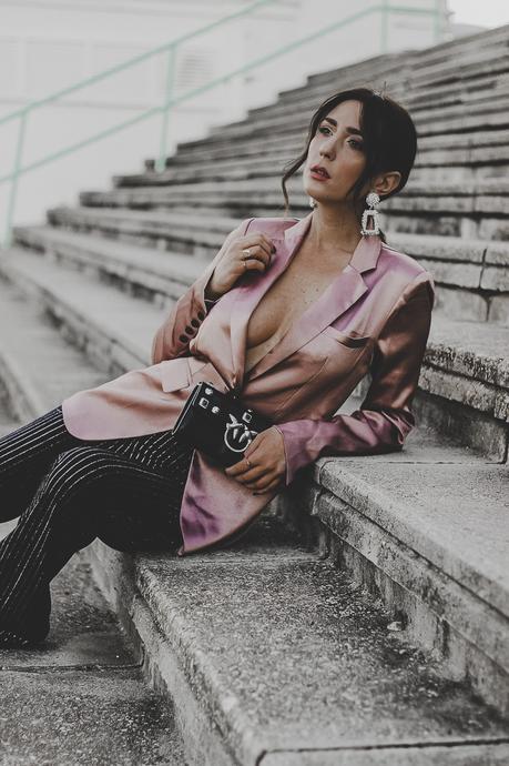 XMAS PARTY: LOOKS PARA NAVIDAD: BLAZER ROSA SATINADA look para navidad