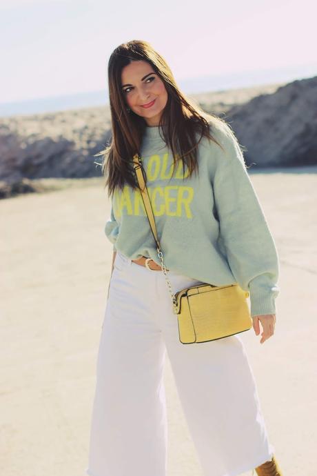 Cómo combinar unos jeans blancos