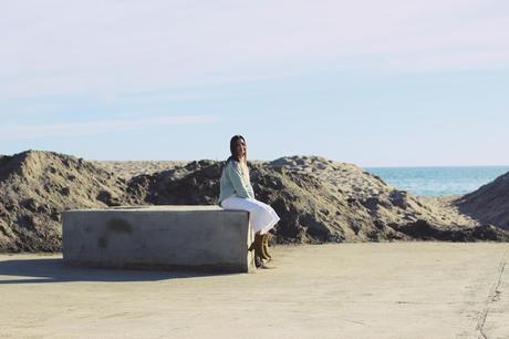 Cómo combinar unos jeans blancos