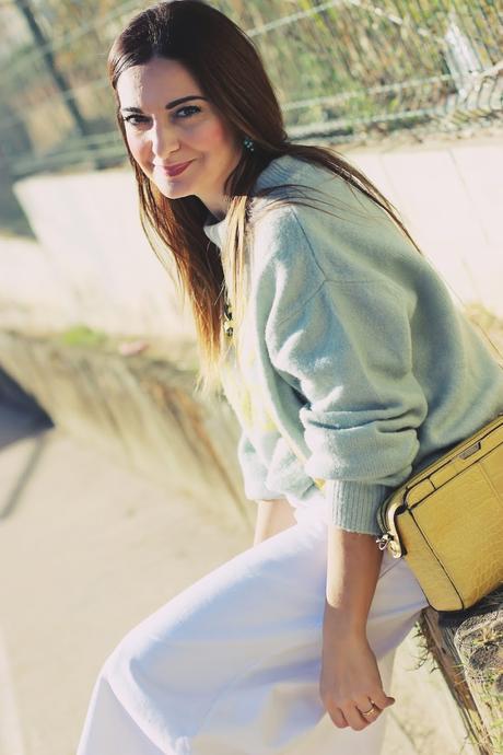 Cómo combinar unos jeans blancos