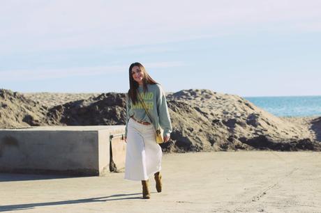 Cómo combinar unos jeans blancos