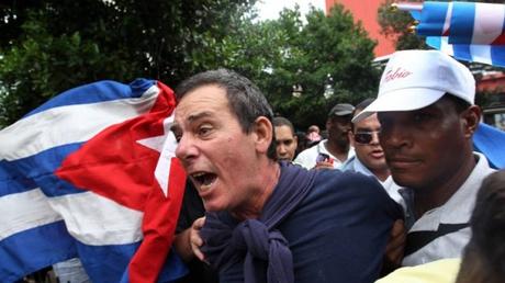 Activistas lanzan una campaña por los 142 opositores cubanos que pasarán la Navidad en prisión