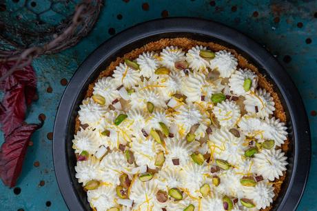 Pastel relleno de crema de coco y pistacho 01 Pastel relleno de crema de coco y pistacho 01