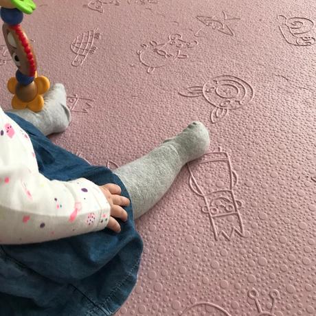 Lü Babymats alfombra infantil acolchada (detalle bebé)