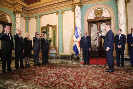 El presidente Danilo Medina juramenta jueces del Tribunal Constitucional.