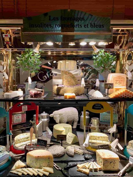 Les Grands Buffets: el mayor bufet de quesos del mundo.