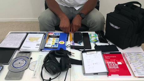 ¿Qué suele llevar un piloto en el equipaje?