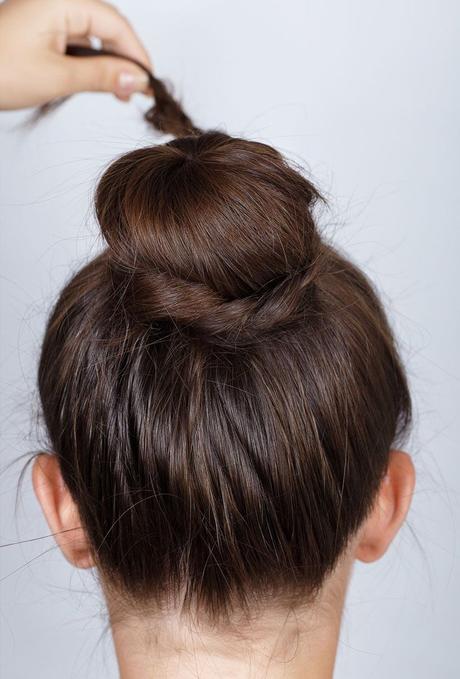 Moño alto con borde de trenza paso a paso