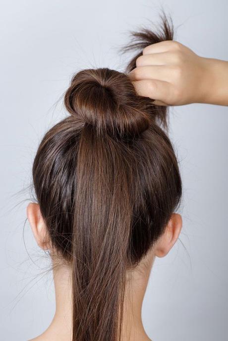 Moño alto con borde de trenza paso a paso