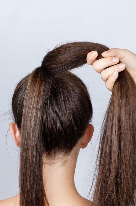 Moño alto con borde de trenza paso a paso