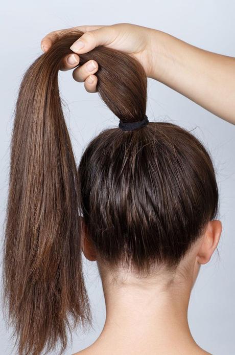 Moño alto con borde de trenza paso a paso