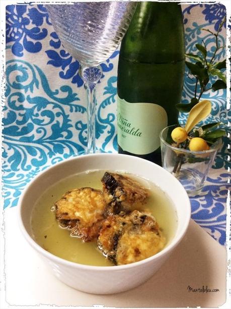 Caldo de pollo con bocaditos de berenjena