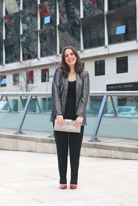 Outfit Navidad con mono largo y americana de brillos