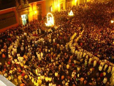 TRUJILLO - PERÚ: MILES DE FIELES PARTICIPARON EN TRADICIONAL VÍA CRUCIS ARQUIDIOCESANO